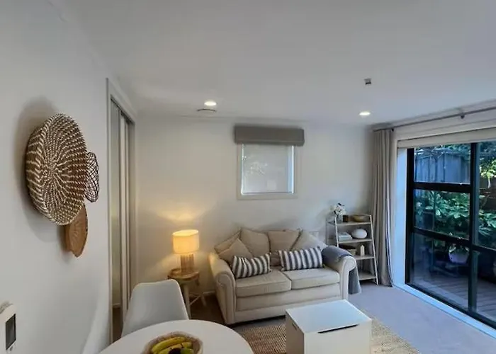 Auckland Coastal Hideaway Castor Bay Beach